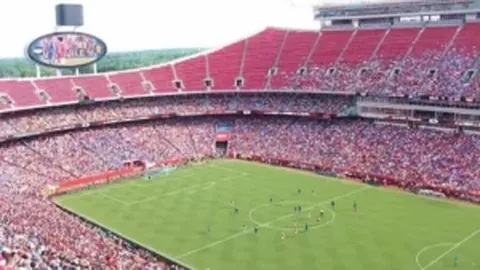 曼联让伊兰加表现惊艳似梅西，千万元低价出售却高价购入安东尼