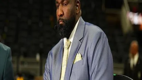 CBA激战正酣：15胜12绩见证辉煌对决，传统霸主与新生力量巅峰对决！